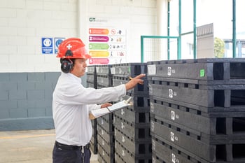 4 Factores clave para elegir tarimas de plástico en logística 