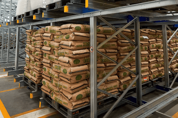 Tarimas industriales de plástico vs. tarimas de madera