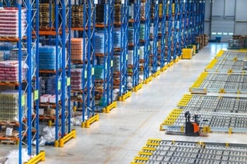 ¿Cuándo cambiar tarimas de madera por plástico?