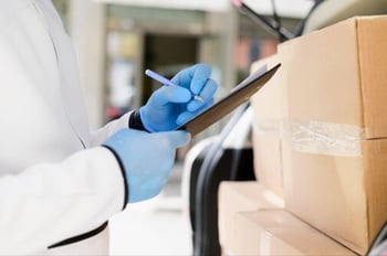 Cómo elegir tarimas plásticas para la industria farmacéutica