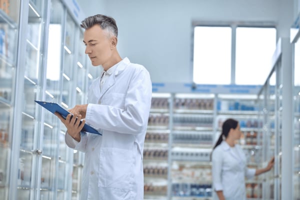 Tarimas convencionales: 3 riesgos en industria farmacéutica