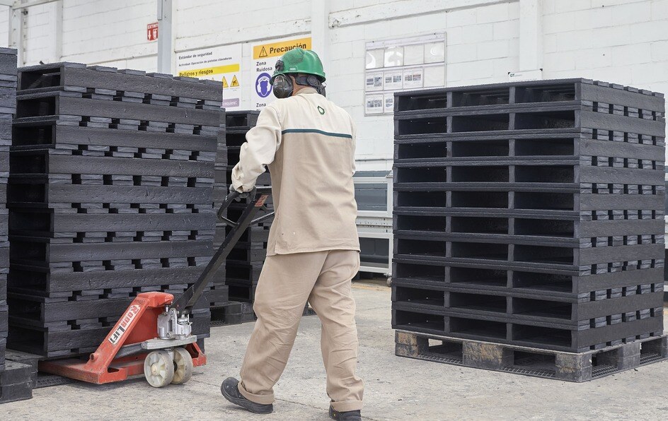 Revolución en retail: tarimas de madera vs. plástico